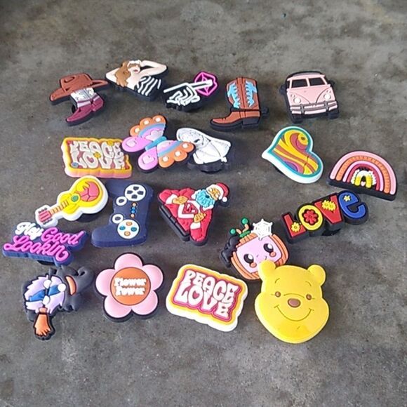 Croc Shoe 20 Various Charm's - Picture 1 of 2